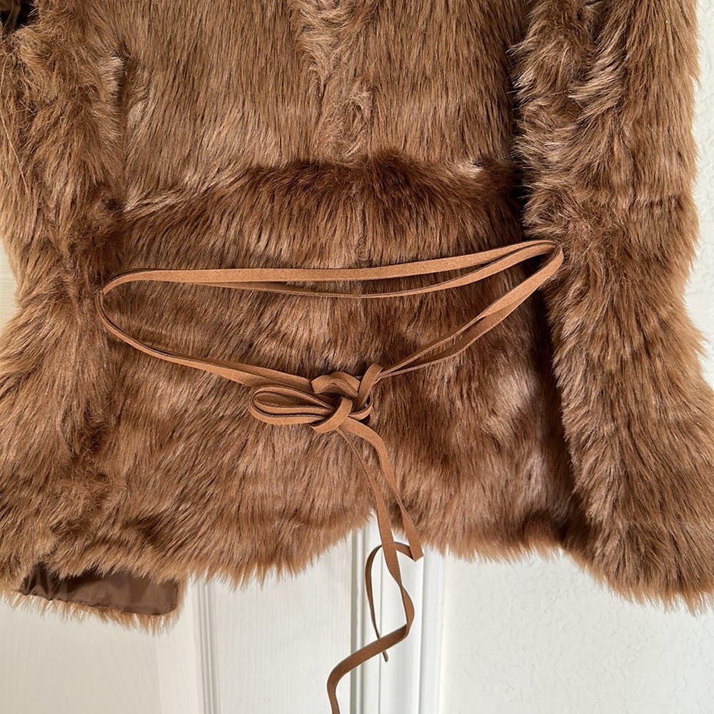 Faux Fur Vest - Picture 5 of 10